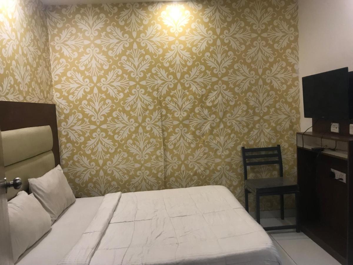 Hotel O Kanak Palace Nuova Delhi Esterno foto